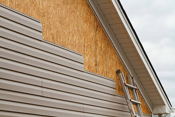Professional Fiber Cement Siding technician working in Brentwood, MD